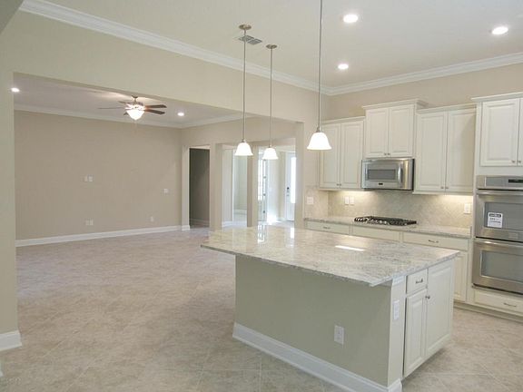 4th image of 512 Enrede Ln