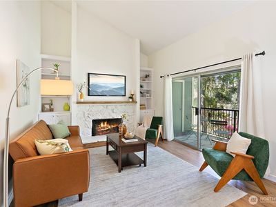 4647 W Lake Sammamish Pkwy SE #E303, Issaquah, WA, 98027