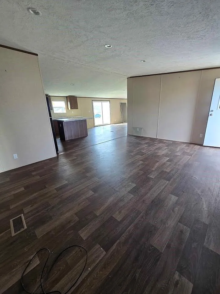 3 bed, 2.0 bath, $1,550 — Photo 2