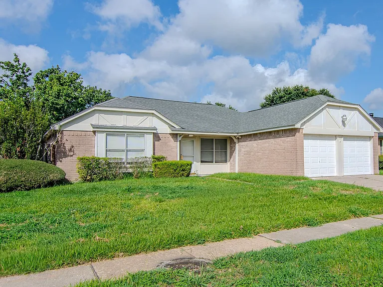 16746 Selder Dr — Photo 1