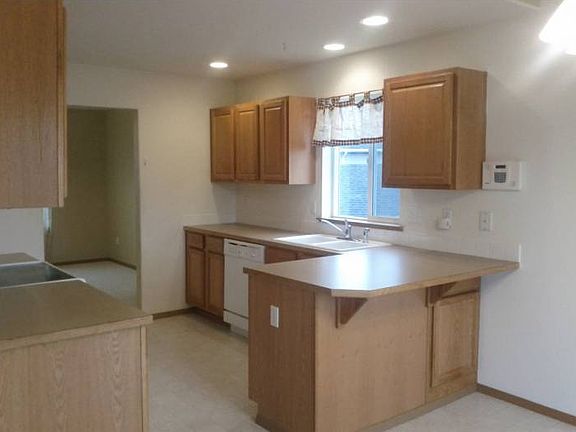 5th image of 10804 Tucannon Ct SE
