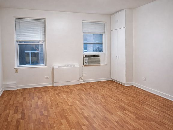 2nd image of 152 E 46th St APT 3R