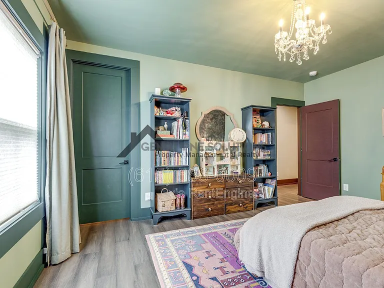704 W End Cir — Photo 35