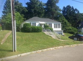 34 Kazbeck St, Springfield, MA 01151