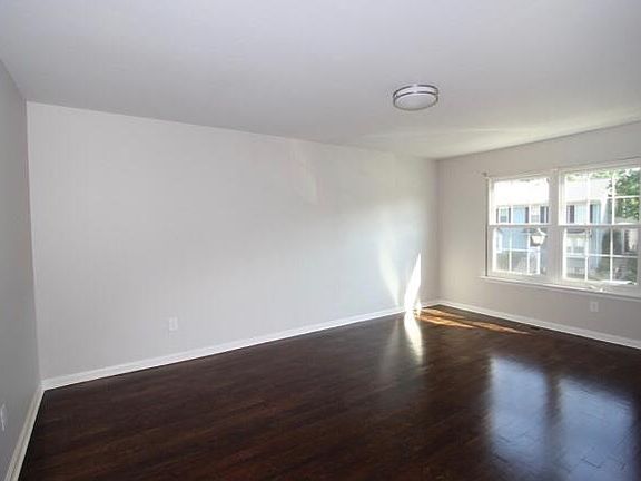 2nd image of 123 Selby Ct