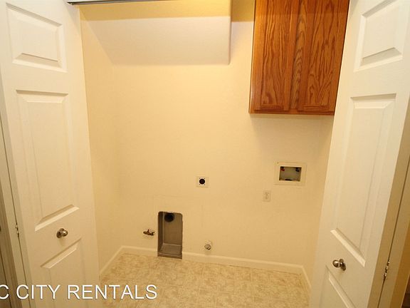 5th image of 8132 Crystal Walk Cir