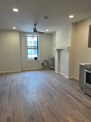 Rented by REMAX Elite | media 3