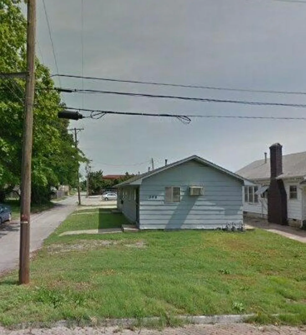 Building Photo - 208 1st Triplex