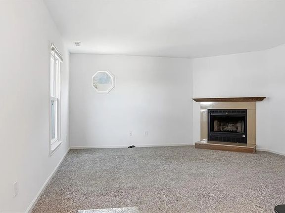 3rd image of 294 Eaton St #294