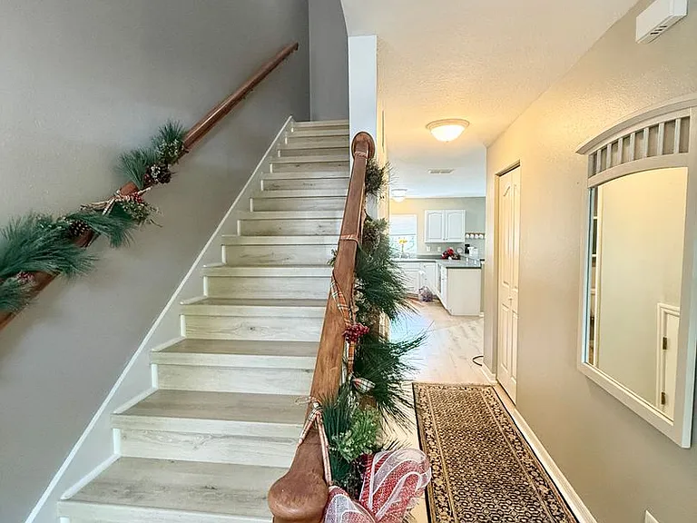 102 N Lady Mary Dr — Photo 3