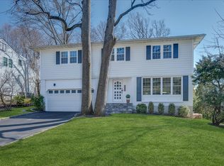 19 Sherwood Dr, Larchmont, NY 10538