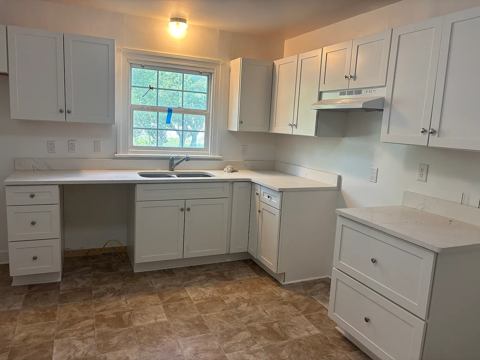 3 bed, 900 sqft, $1,700 — Photo 3