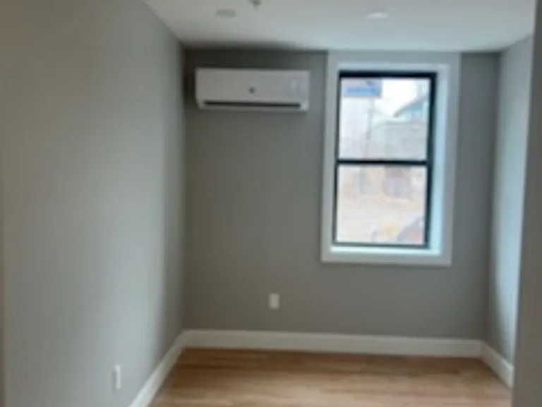 525 Clinton Ave — Photo 13