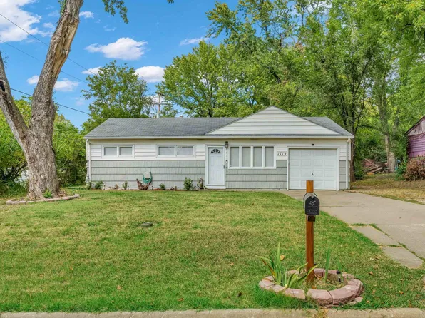 1712 SE 24th St, Topeka, KS 66605
