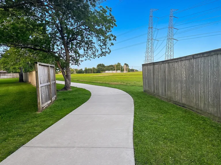 4320 Blossomwood Dr — Photo 22