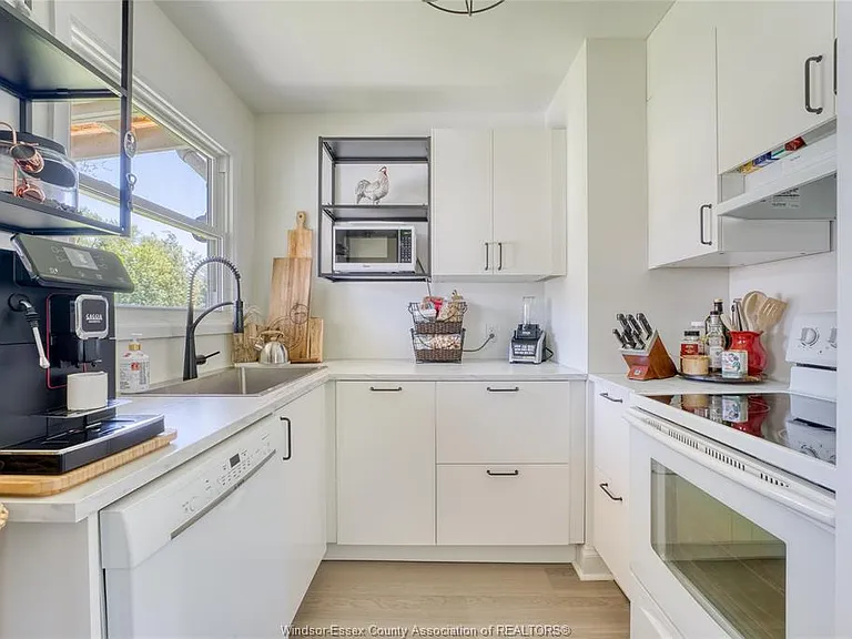 4062 Roseland Dr E — Photo 15