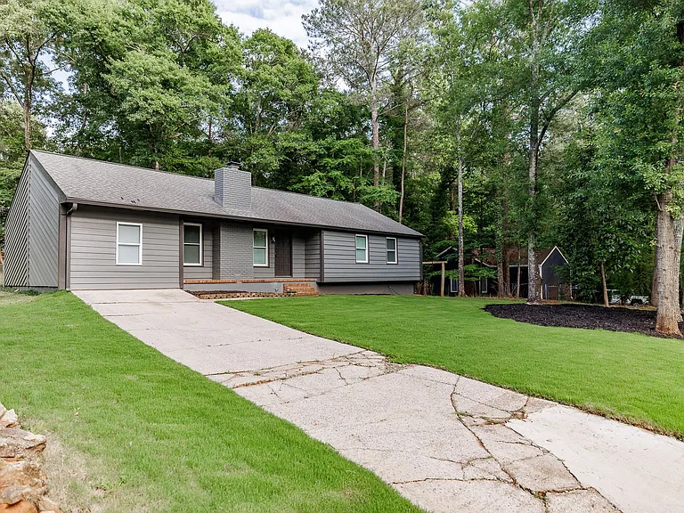 315 Ansley Dr — Photo 4