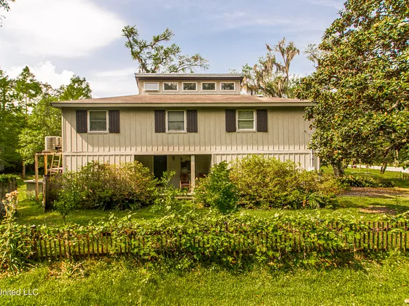 4087 Maui Rd, Pearlington, MS 39572