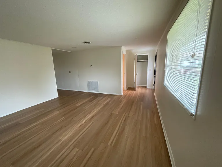408 Cone St — Photo 6