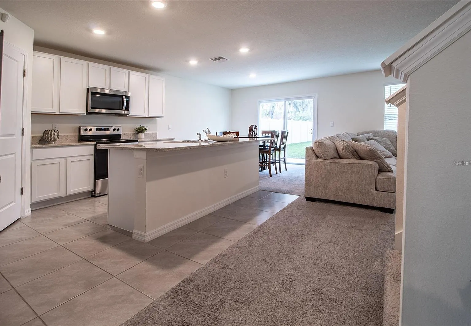 5 bed, 3086 sqft, $2,745 — Photo 4