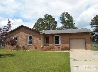 211 Old Salem Dr, Spring Lake, NC 28390