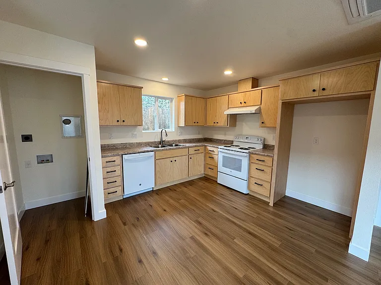 1654 NW Highland Ave #A — Photo 11