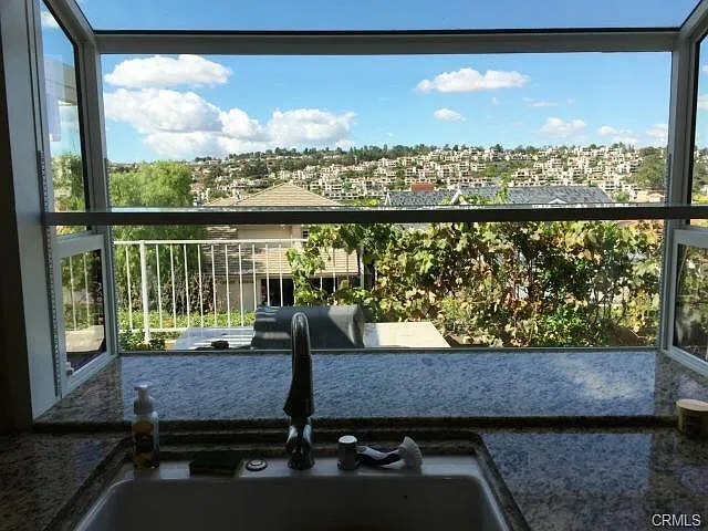 3 bed, 2727 sqft, $4,700 — Photo 2