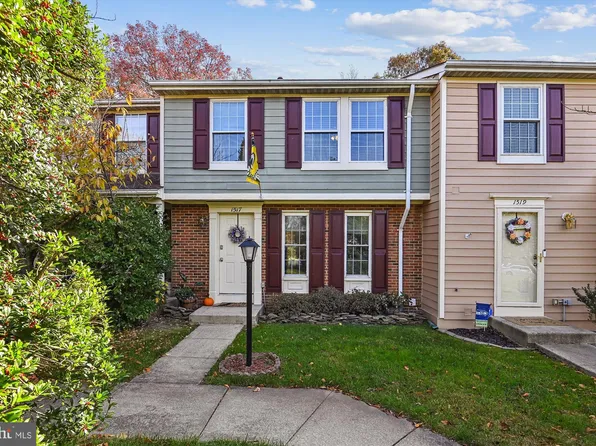 1517 Autumn Ridge Cir, Reston, VA 20194
