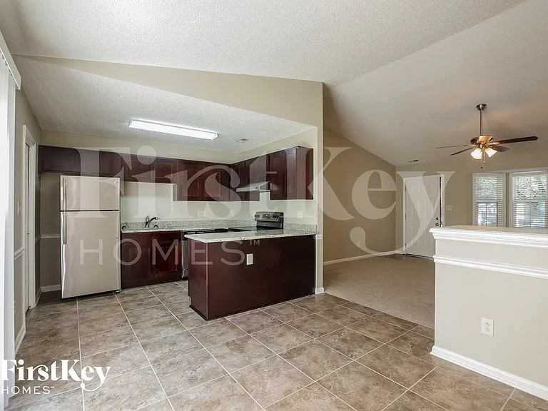 3204 Faircroft Way — Photo 8