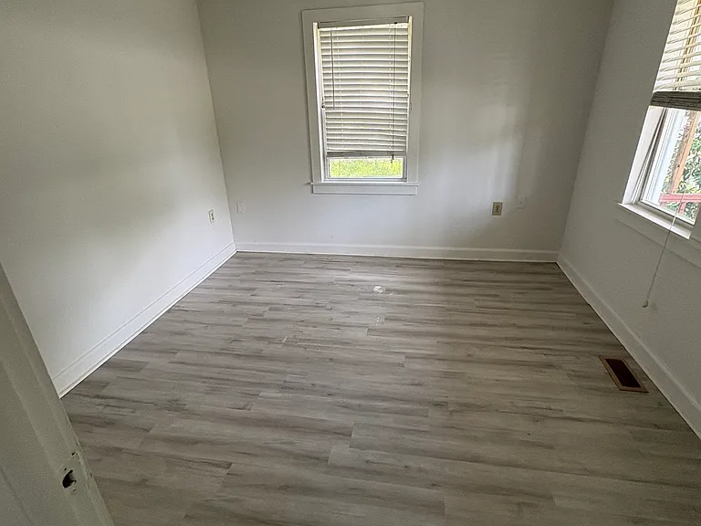 1016 Queen St — Photo 7