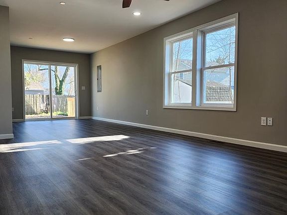 4th image of 210 W 2nd St