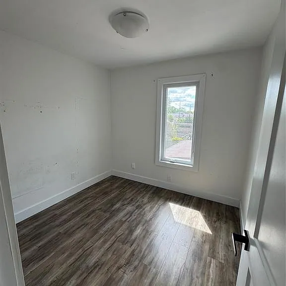 934 Gladstone Ave — Photo 5