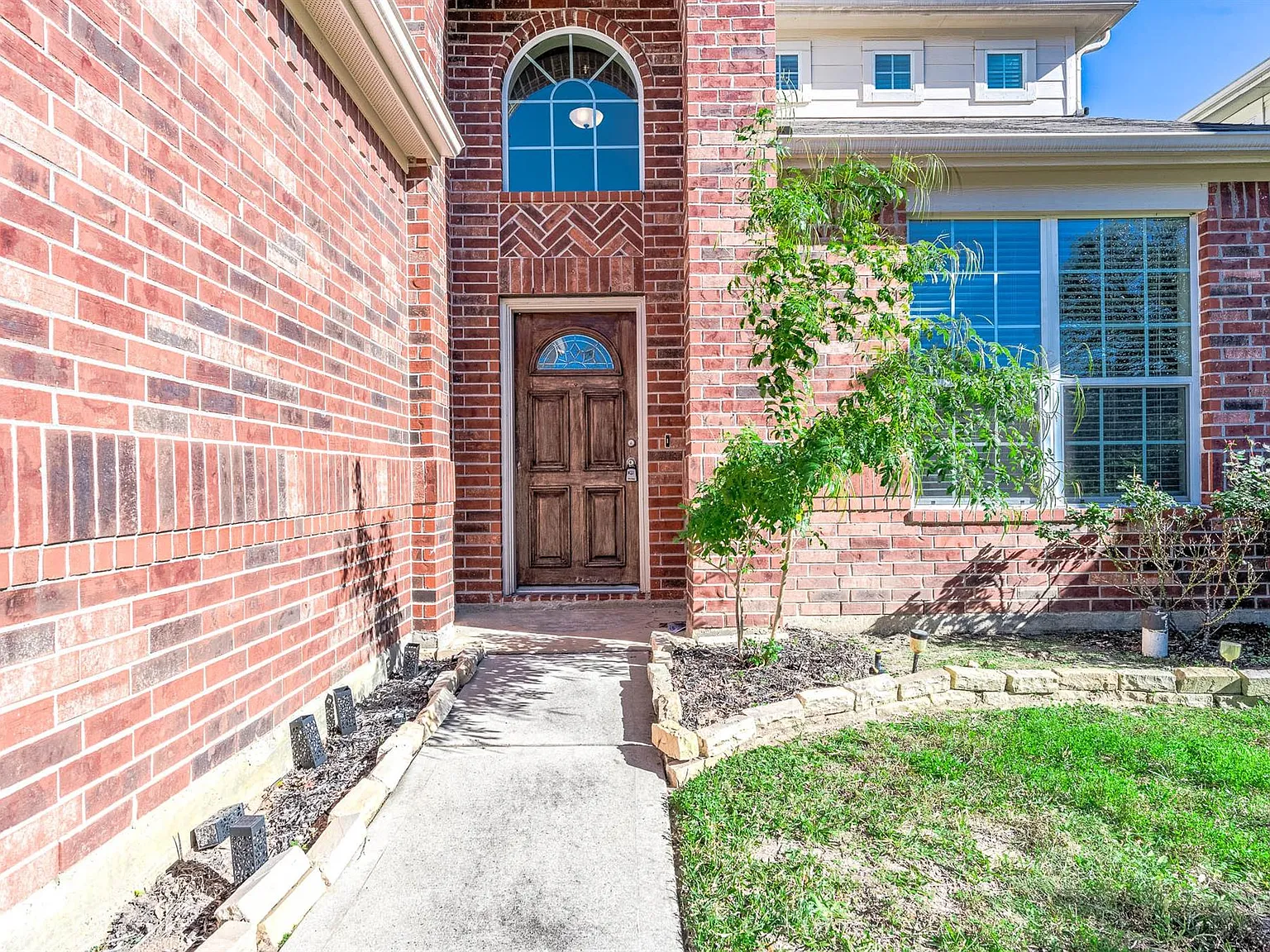 5 bed, 3.5 bath, 2995 sqft, $2,999 — Photo 3