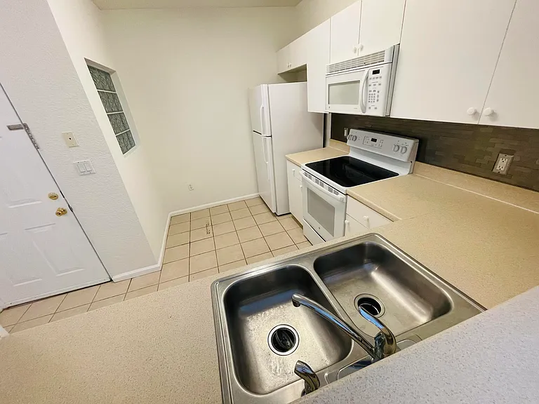 1055 Golden Lakes Blvd #212 — Photo 8