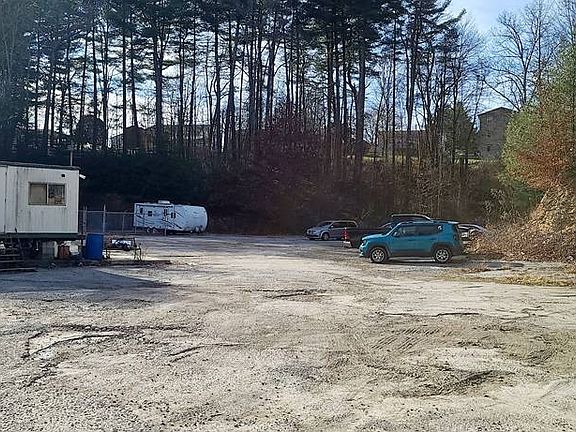 4th image of 480 Harper Park Dr