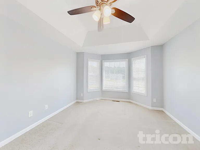 6355 Queensdale Dr — Photo 18