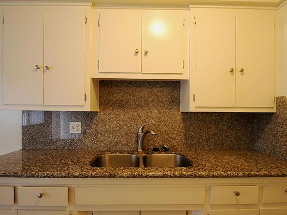5th image of 515 Ohio Ave APT 4