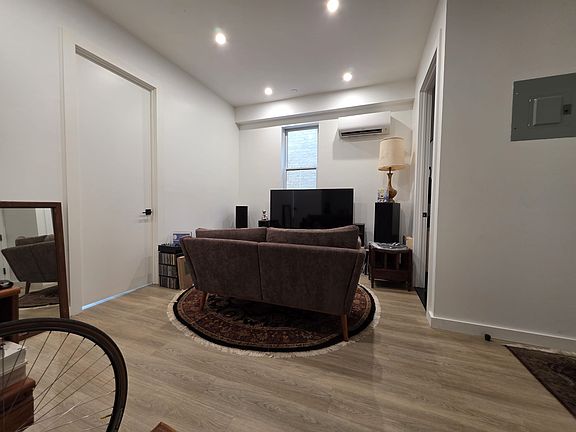 2nd image of 313 Linden St #2BB