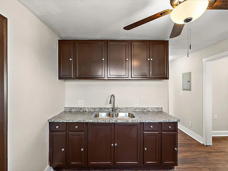 5741 Lakewood St — Photo 23