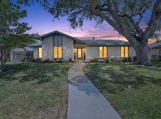 1603 Valleycrest Ln, Carrollton, TX 75006