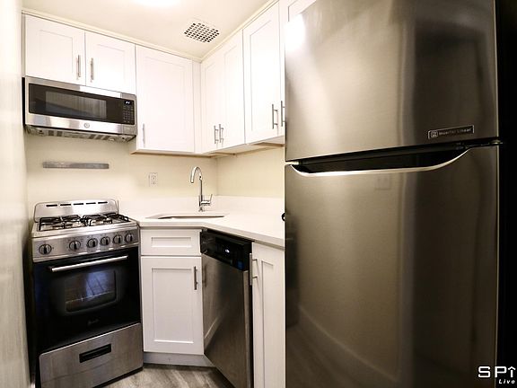 2nd image of 159 W 75th St APT 3F
