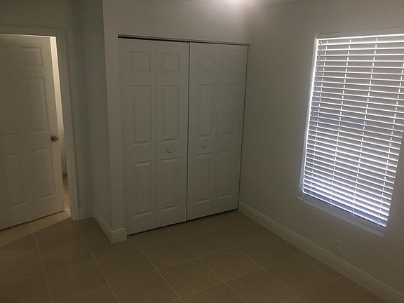 3rd image of 901 8th St #2