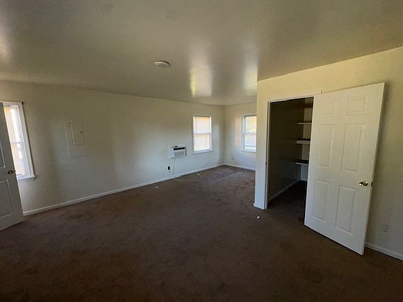 4th image of 701 Warfield Dr