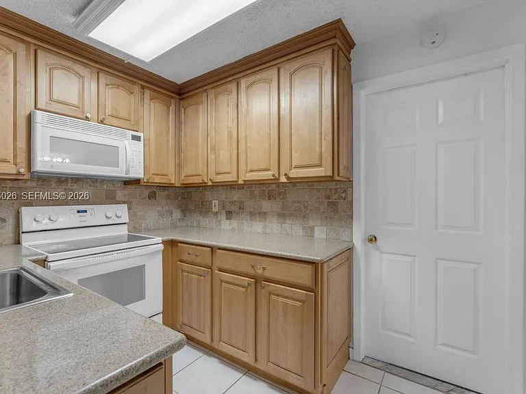 10832 N Kendall Dr #U1 — Photo 9