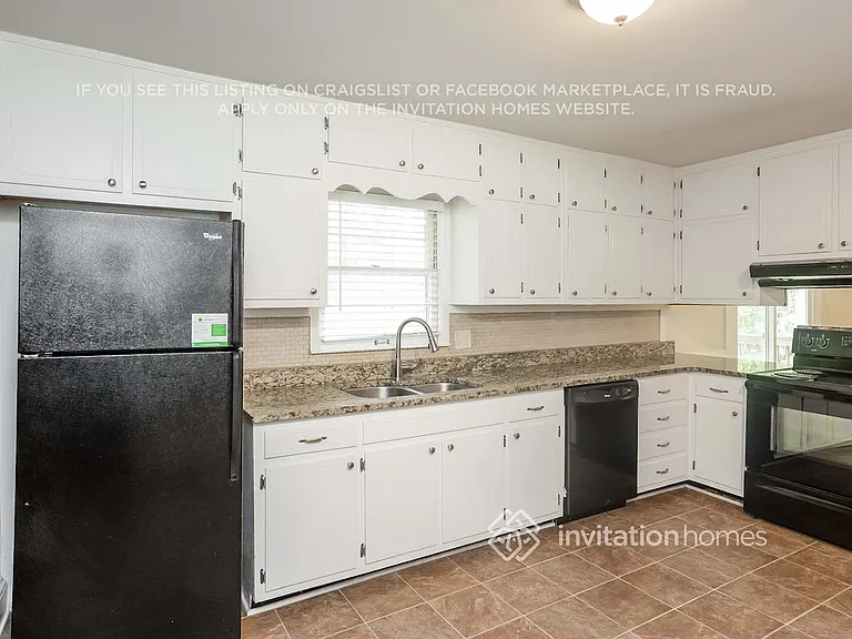 1321 Laura Ln — Photo 6