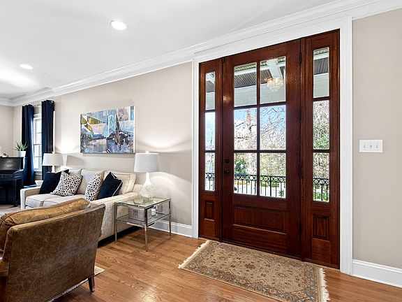 3rd image of 2638 Lakeview Dr