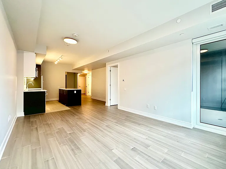 664 Spadina Ave #210 — Photo 10