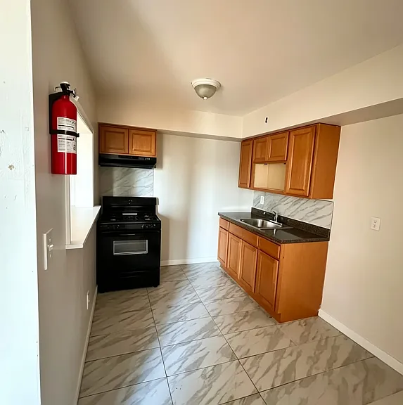 342 Roseville Ave #C05 — Photo 1