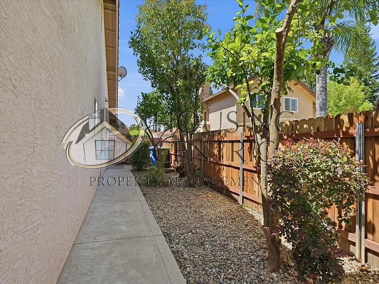 108 Pembury Way — Photo 38