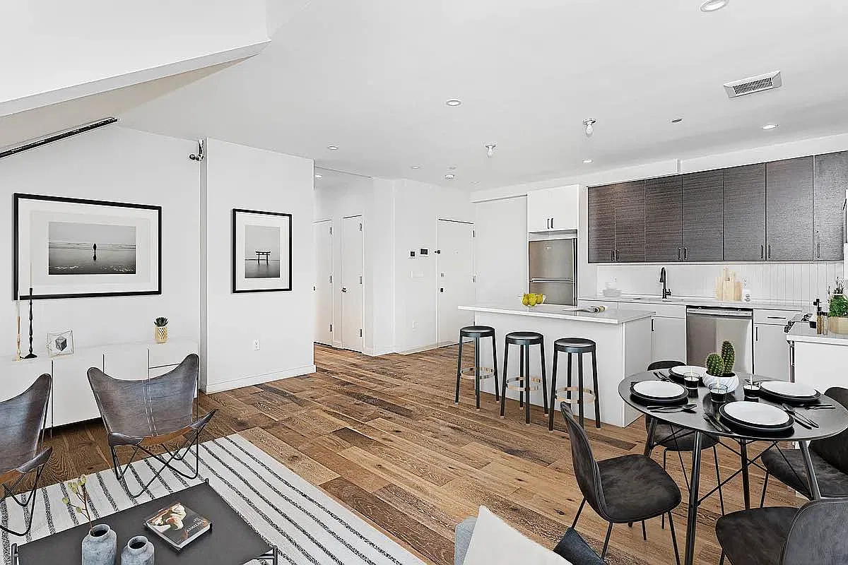 945 Bergen Street — Photo 2